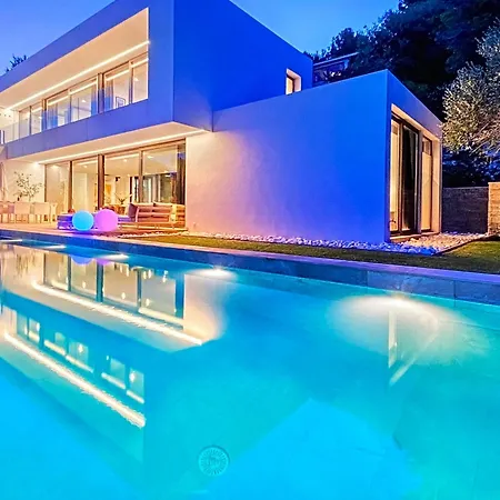 Villa Poly *